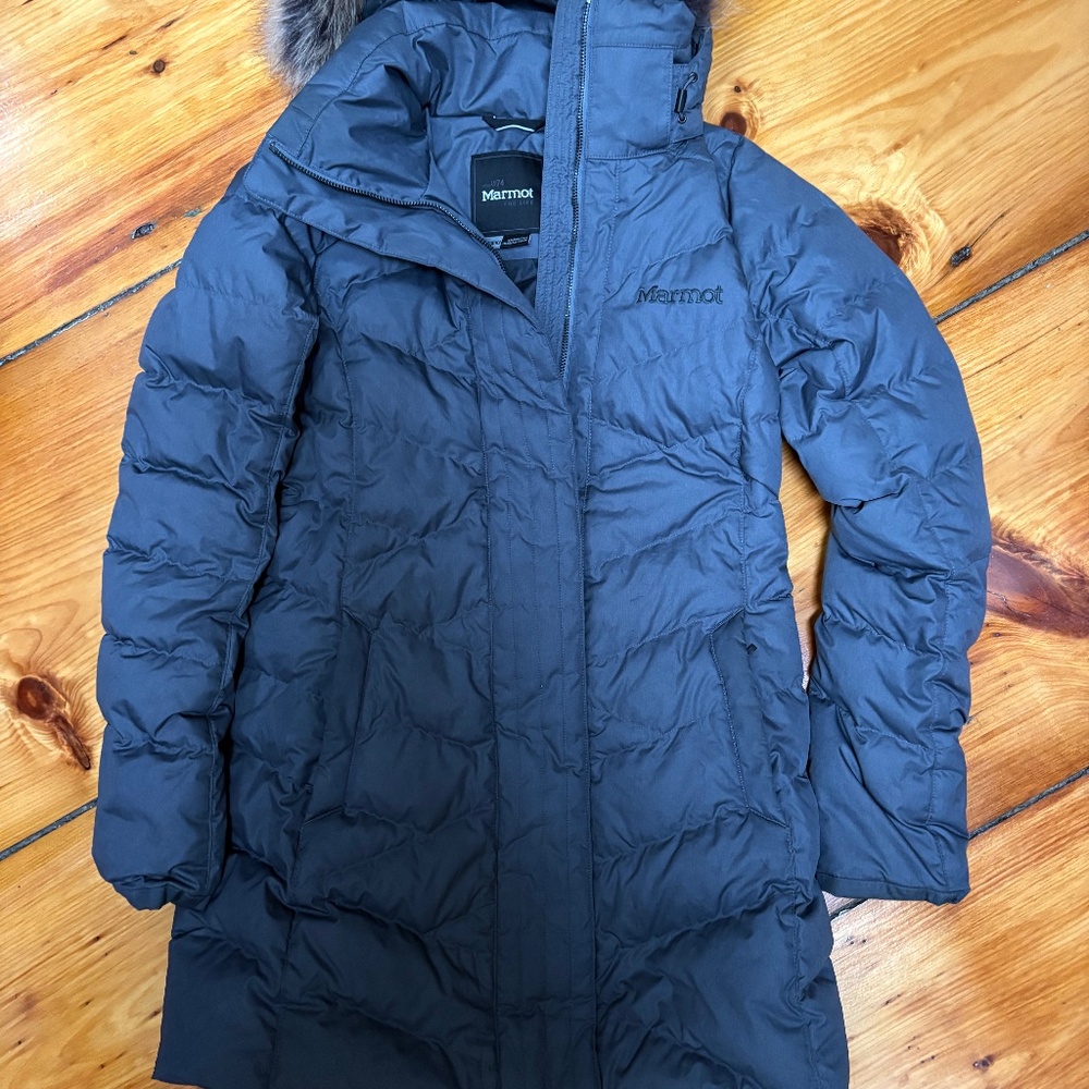 Marmot women’s down coat NWT